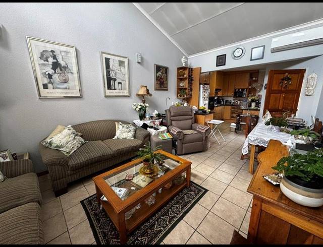2 BEDROOM TOWNHOUSE FOR SALE IN GLEN MARAIS